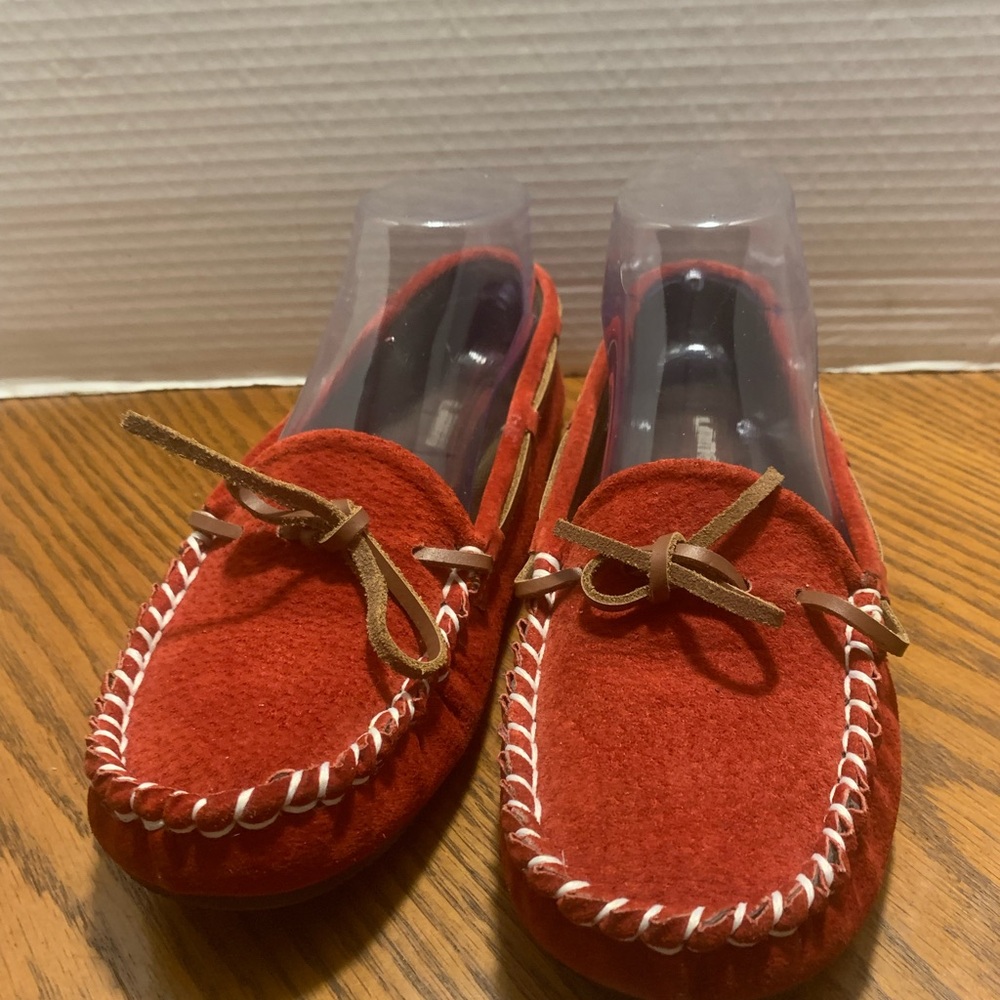 Stylish lam Red Moccasins woman’s size 8 light weight comfortable classic fun
